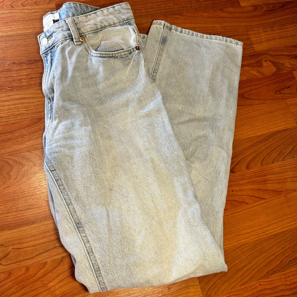 HM NEW STRAIGHT LEG JEANS SIZE 4